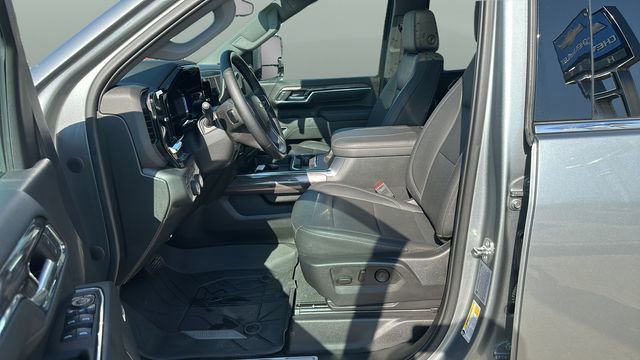 Used 2024 Chevrolet Silverado 3500 LTZ w/ LTZ Plus Package AWD/4WD image 9