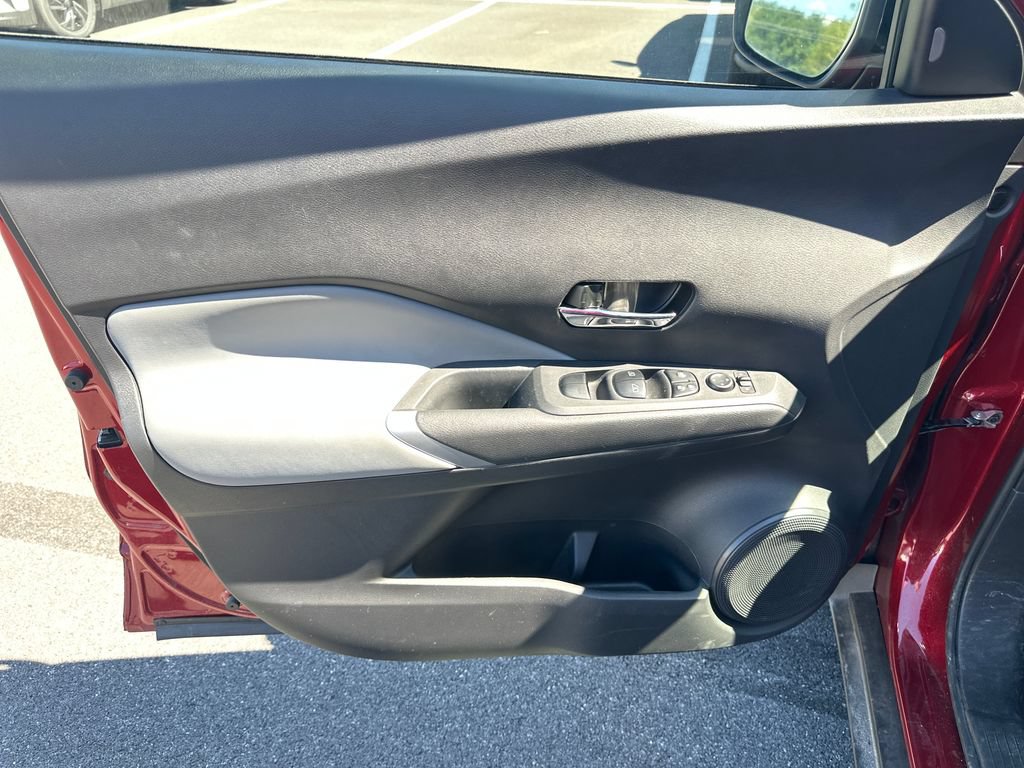 Used 2024 Nissan Kicks SR w/ SR Premium Package FWD image 11