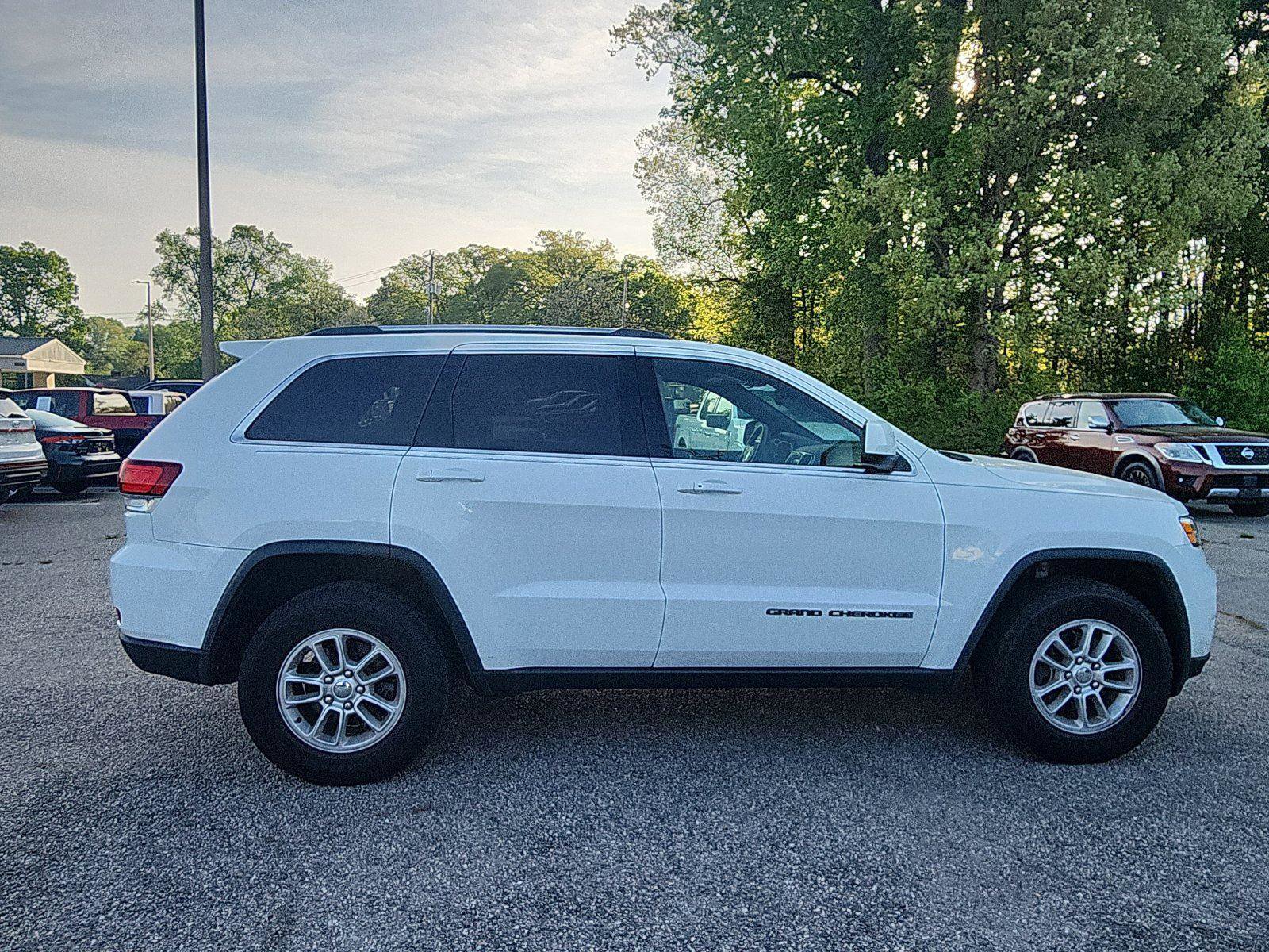 Used 2020 Jeep Grand Cherokee Laredo AWD/4WD image 6
