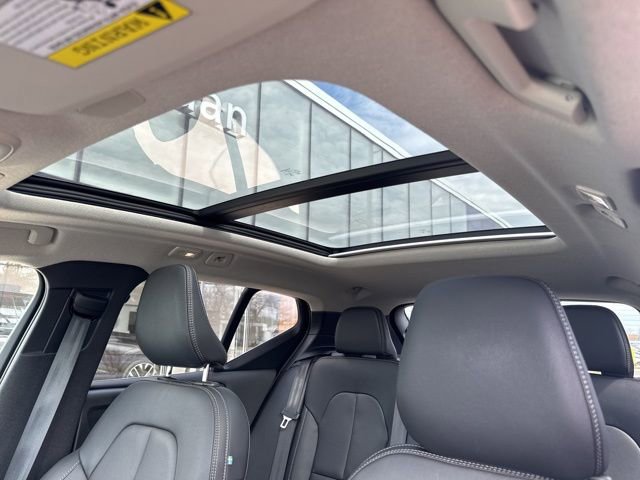 Certified 2025 Volvo XC40 B5 Core image 26