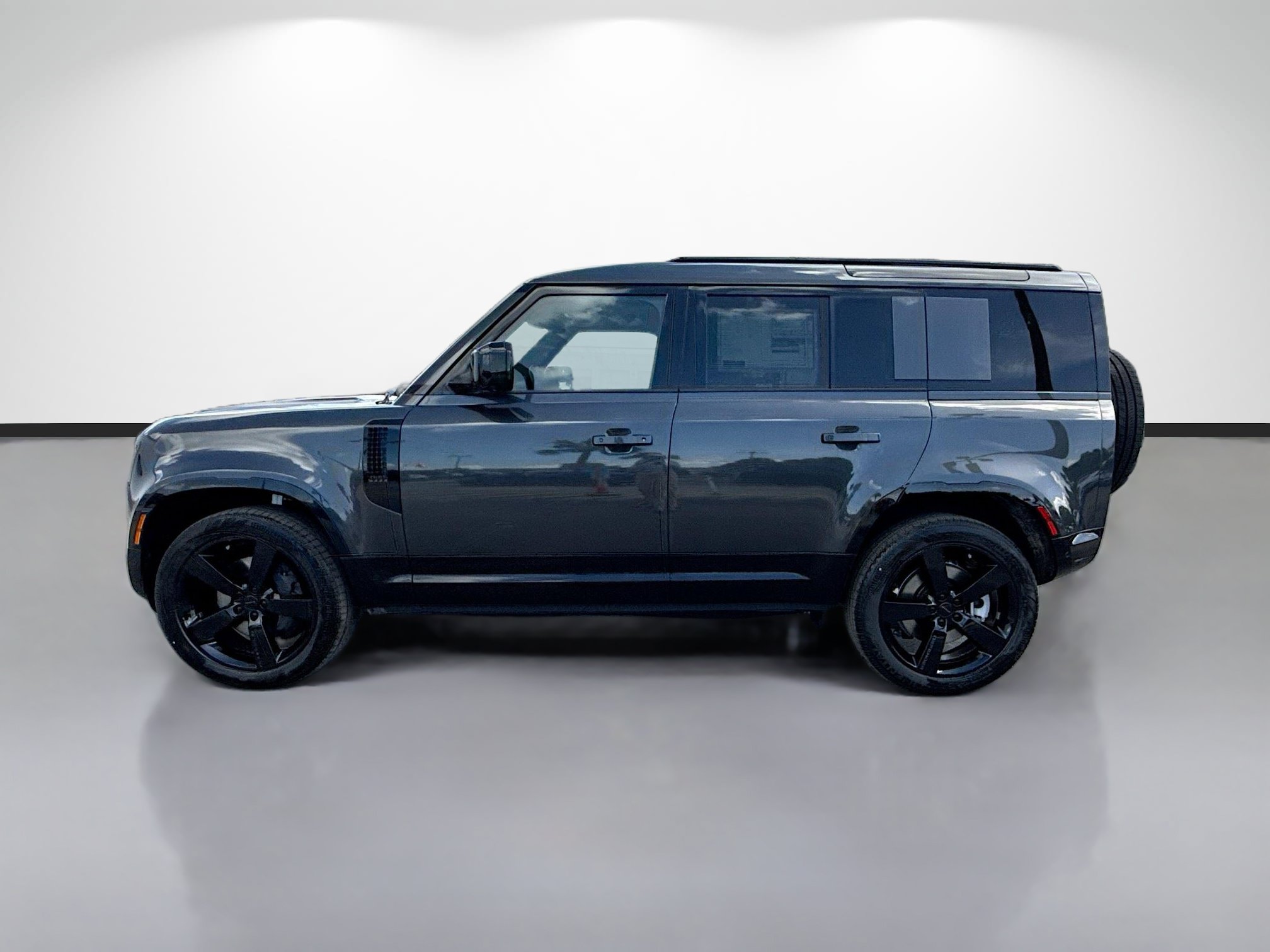 New 2026 Land Rover Defender 110 X-Dynamic SE AWD/4WD image 2