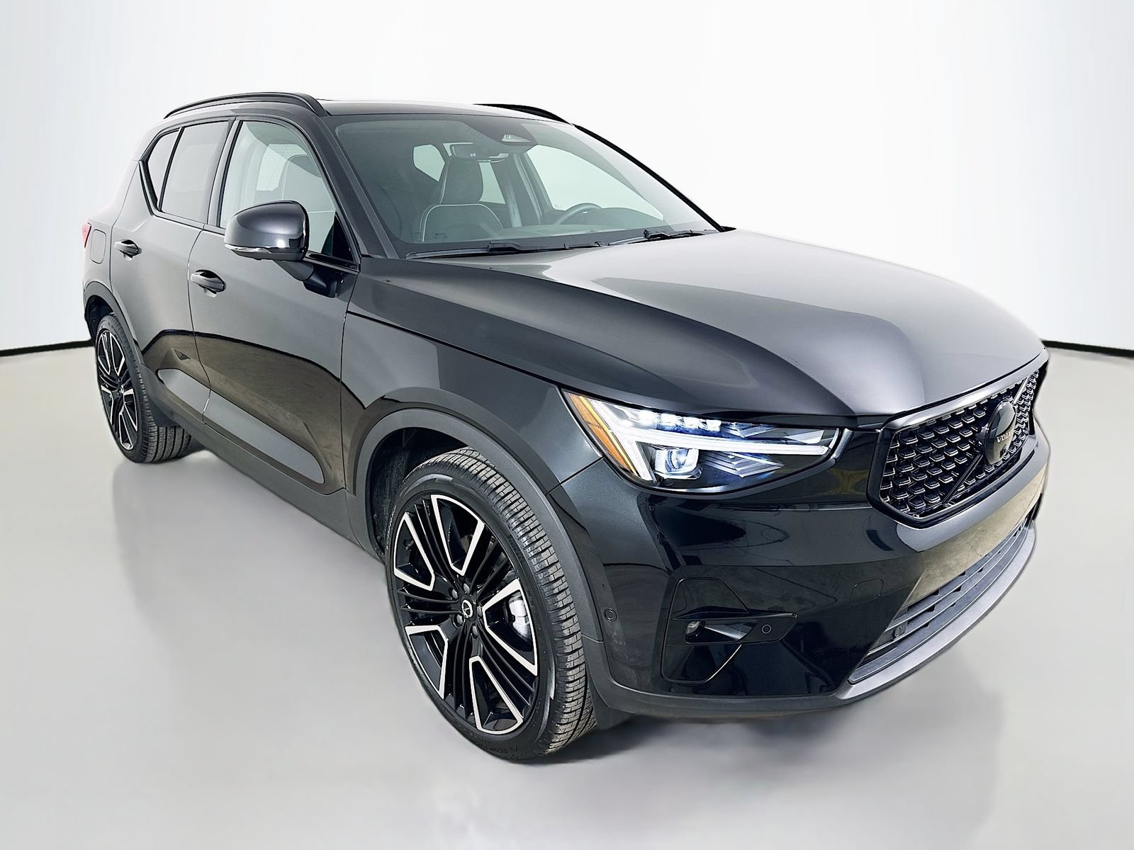 New 2026 Volvo XC40 B5 Ultra w/ Protection Package Premier AWD/4WD image 3