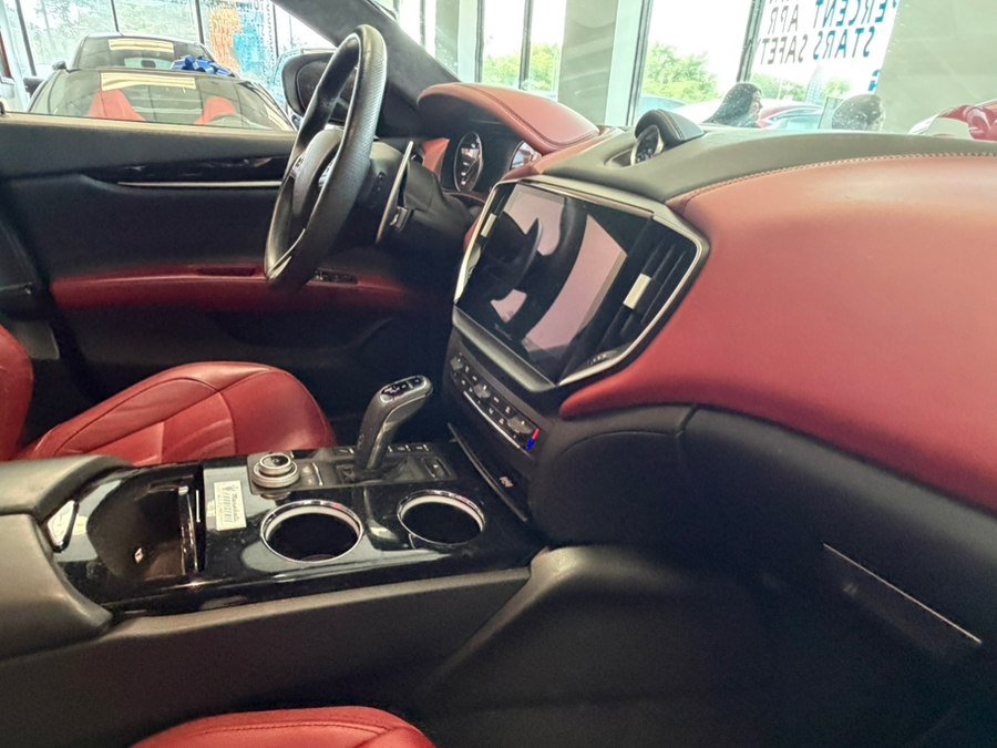 Used 2022 Maserati Ghibli Modena RWD image 48