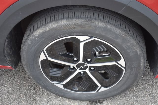 Used 2024 Kia Niro EX FWD image 11