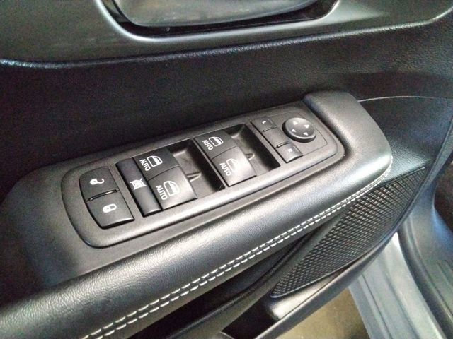 Used 2025 Chrysler Pacifica Select image 32
