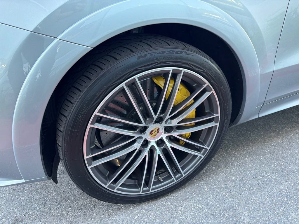 Used 2020 Porsche Cayenne Turbo S AWD/4WD image 4