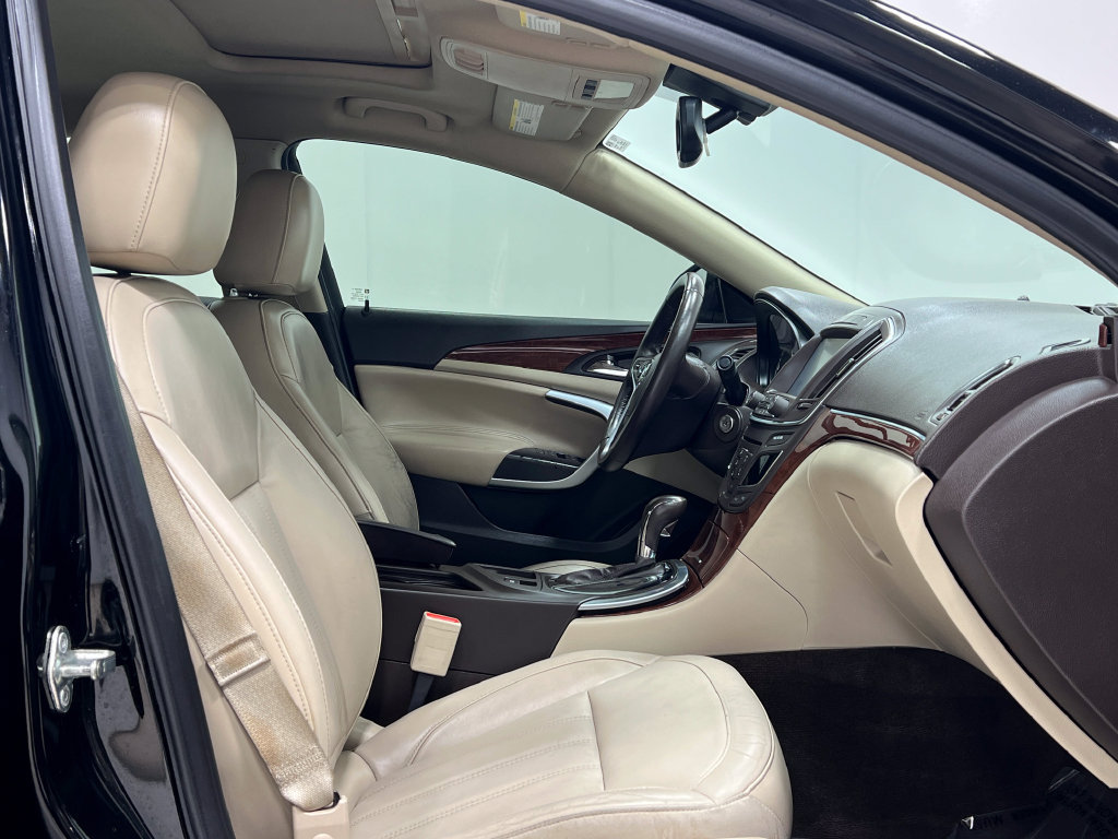 Used 2017 Buick Regal Sport Touring FWD image 32