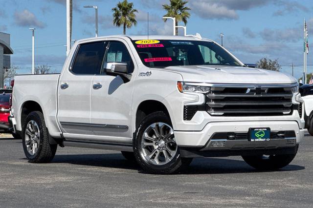 Used 2025 Chevrolet Silverado 1500 High Country w/ Technology Package AWD/4WD image 2
