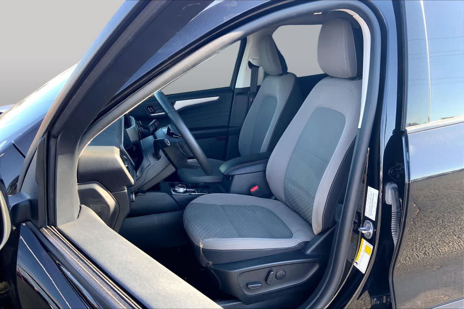 Used 2022 Ford Escape SE w/ SE Sport Appearance Package FWD image 8