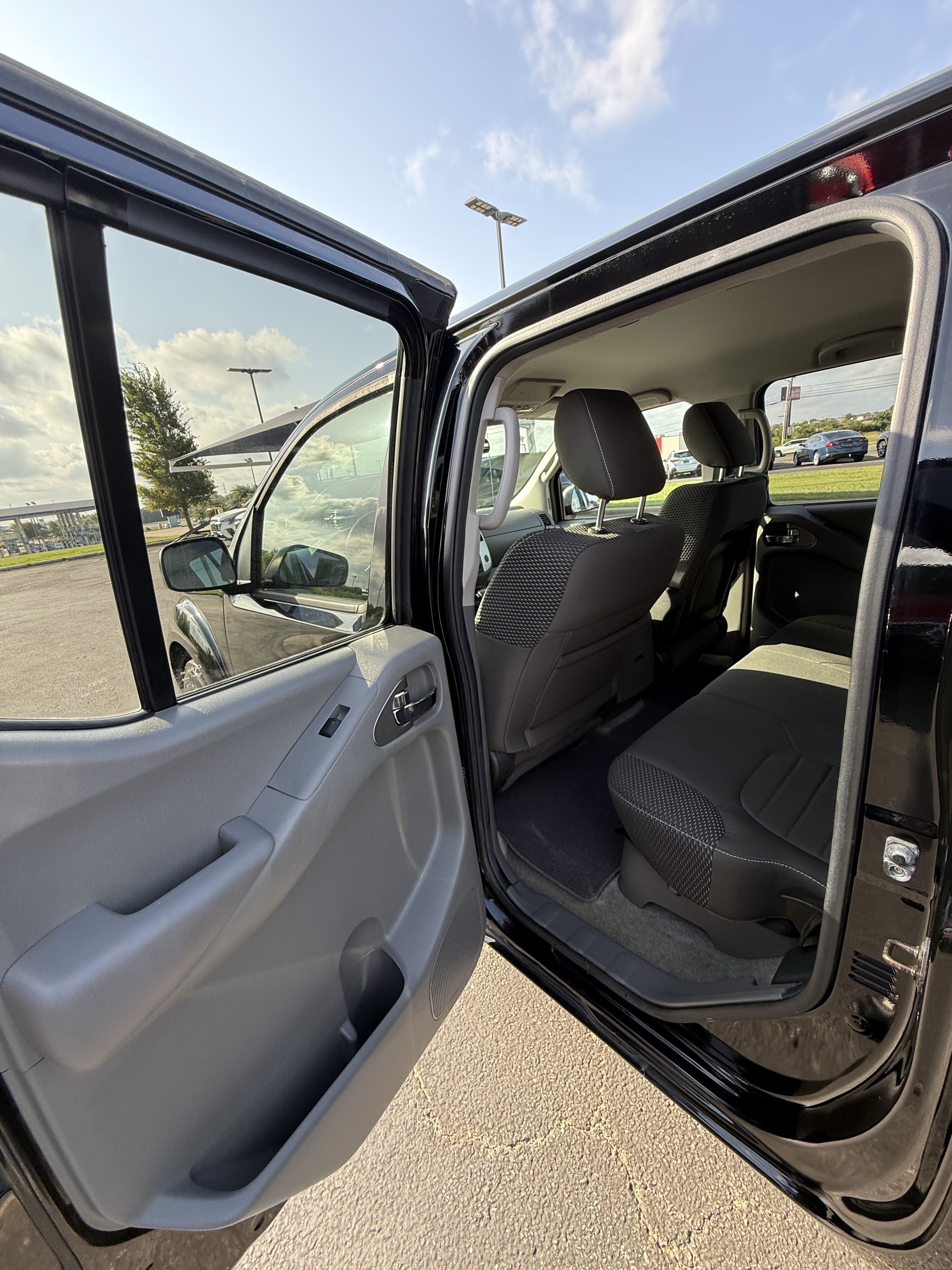 Used 2014 Nissan Frontier Desert Runner RWD image 12