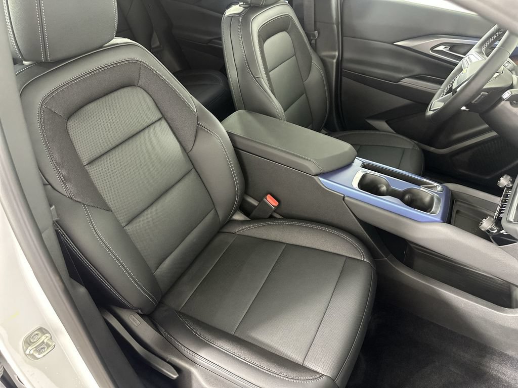 Used 2026 Chevrolet Equinox EV LT w/ LPO, Blackout Package FWD image 30