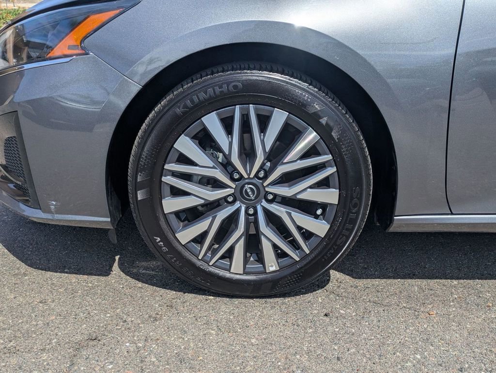 Used 2025 Nissan Altima 2.5 SV image 10