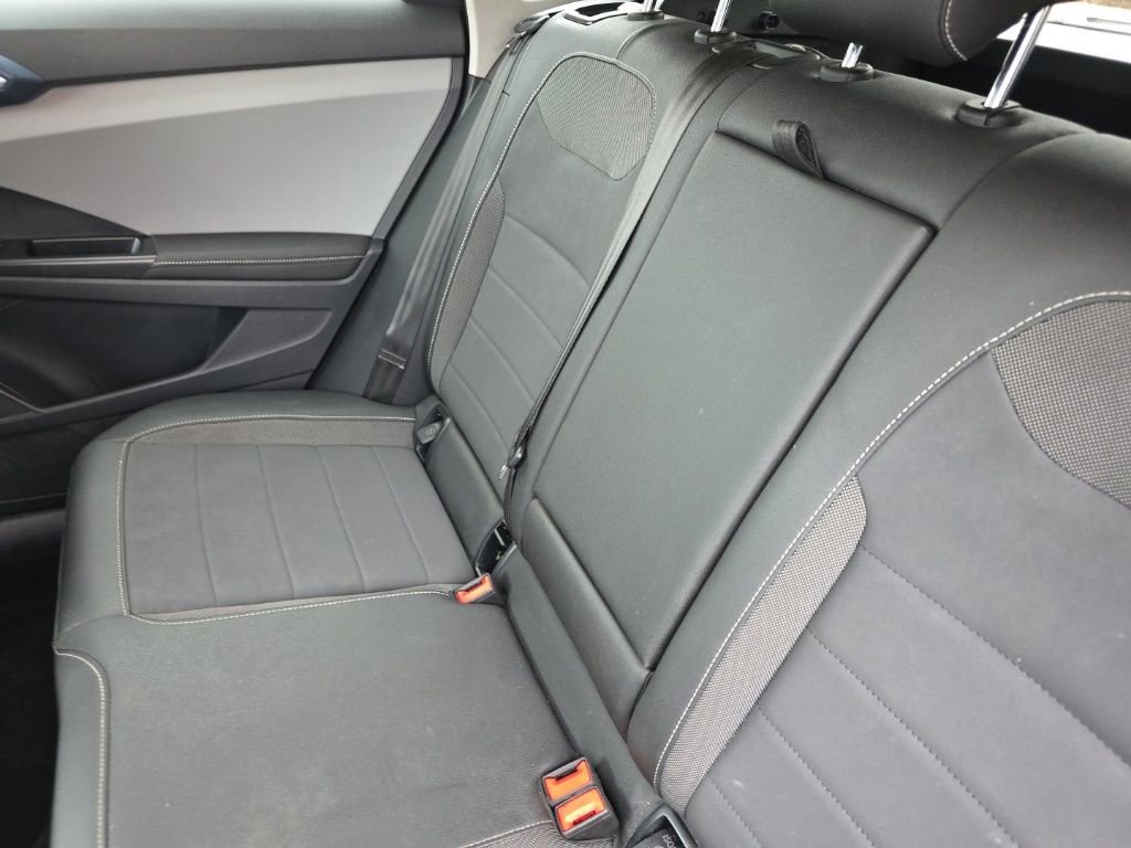 Used 2024 Volkswagen Taos SE image 14