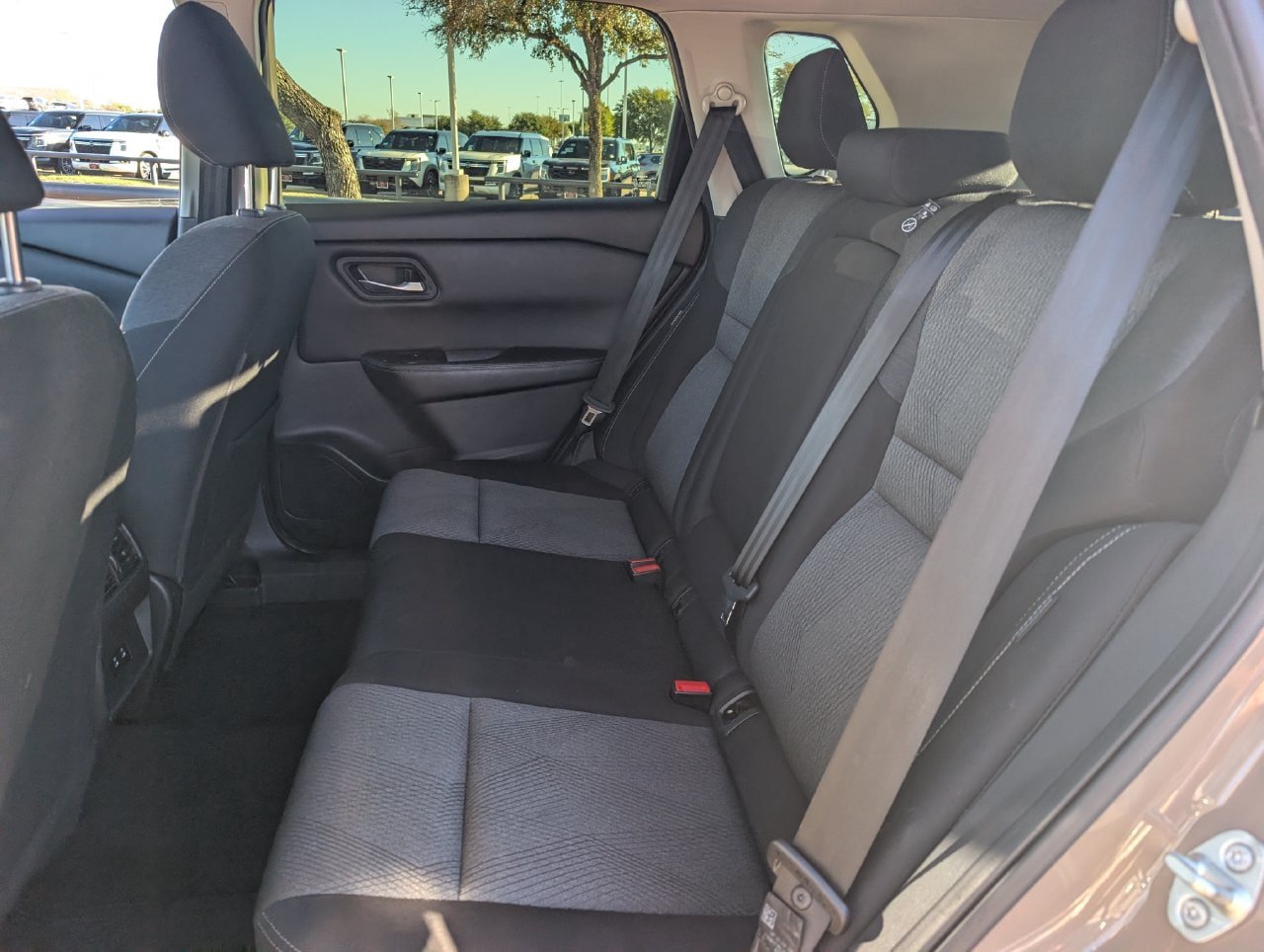 Used 2024 Nissan Rogue SV FWD image 27