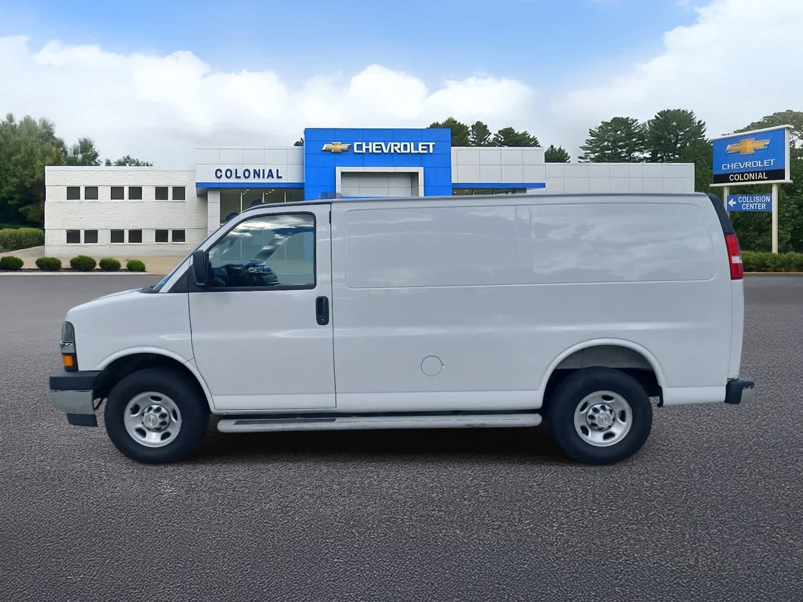 Used 2025 Chevrolet Express 2500 w/ Driver Convenience Package RWD image 6