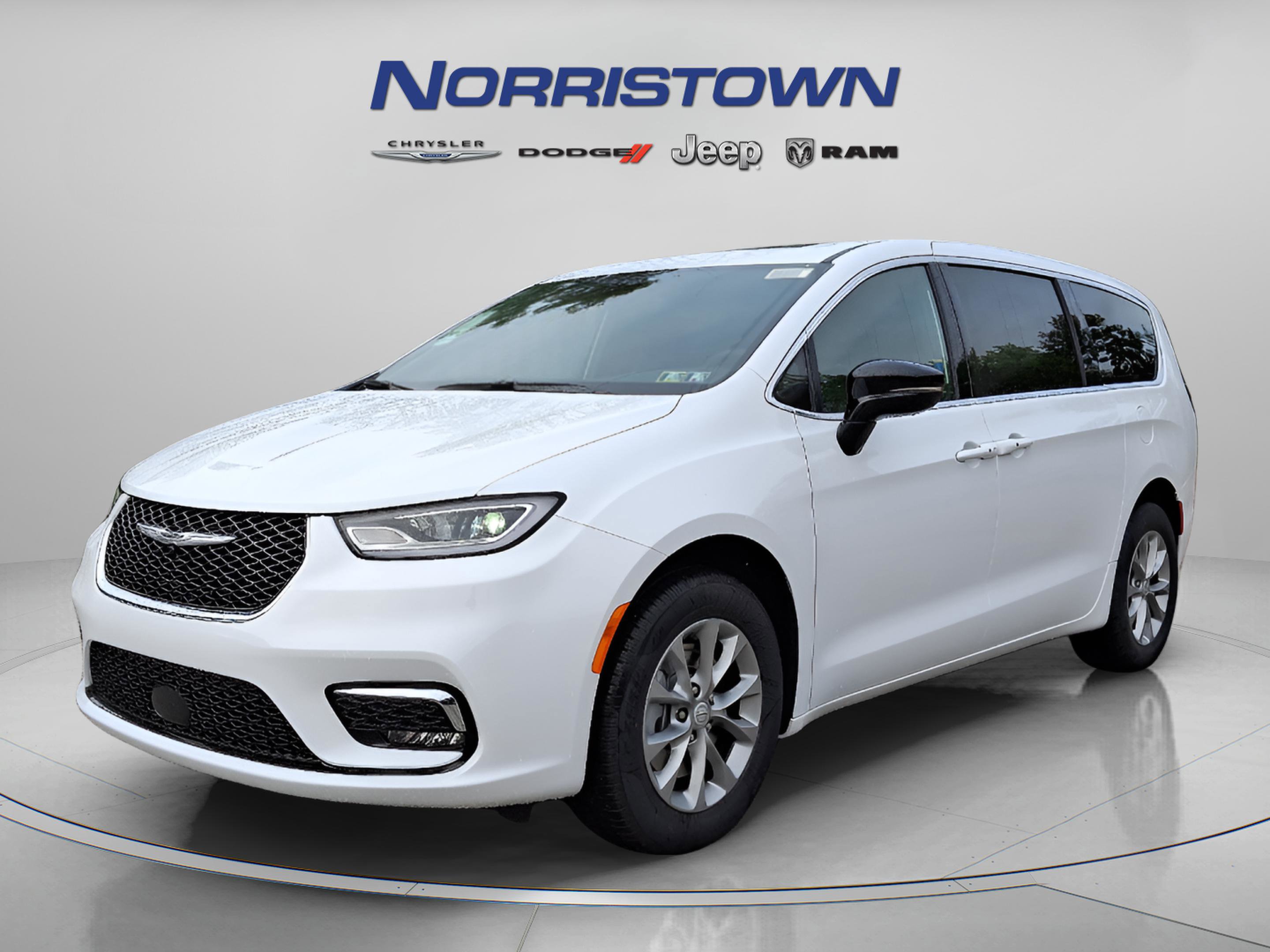 New 2026 Chrysler Pacifica Select image 2