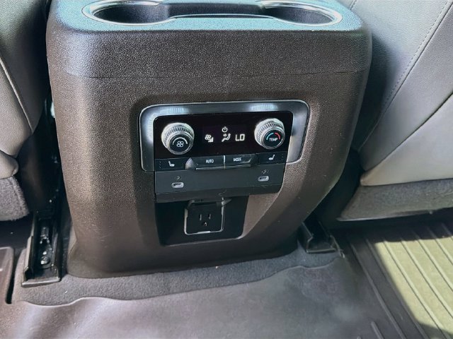Used 2022 GMC Yukon SLT w/ SLT Luxury Package RWD image 21