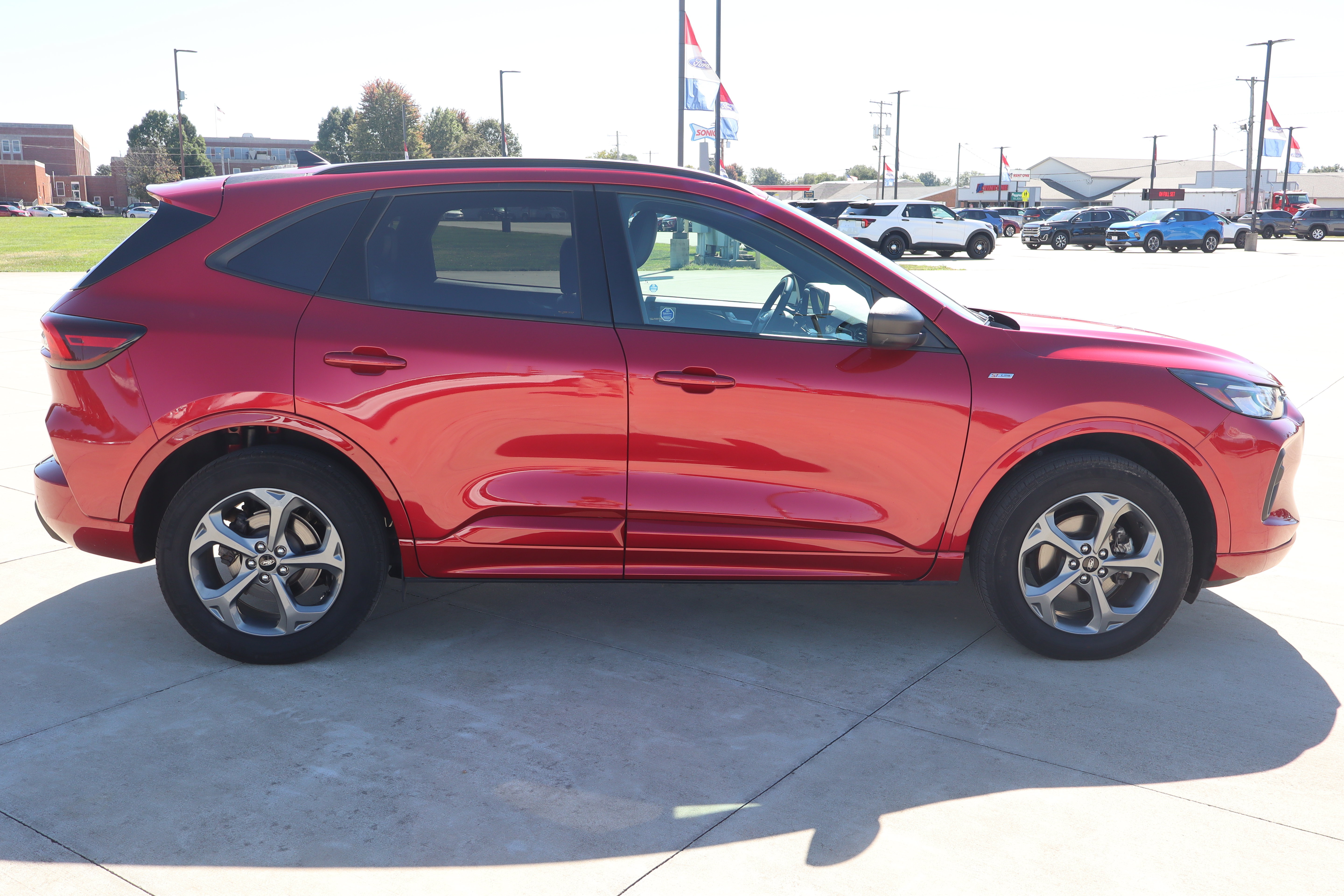 Used 2024 Ford Escape ST-Line w/ Tech Pack #1 AWD/4WD image 5