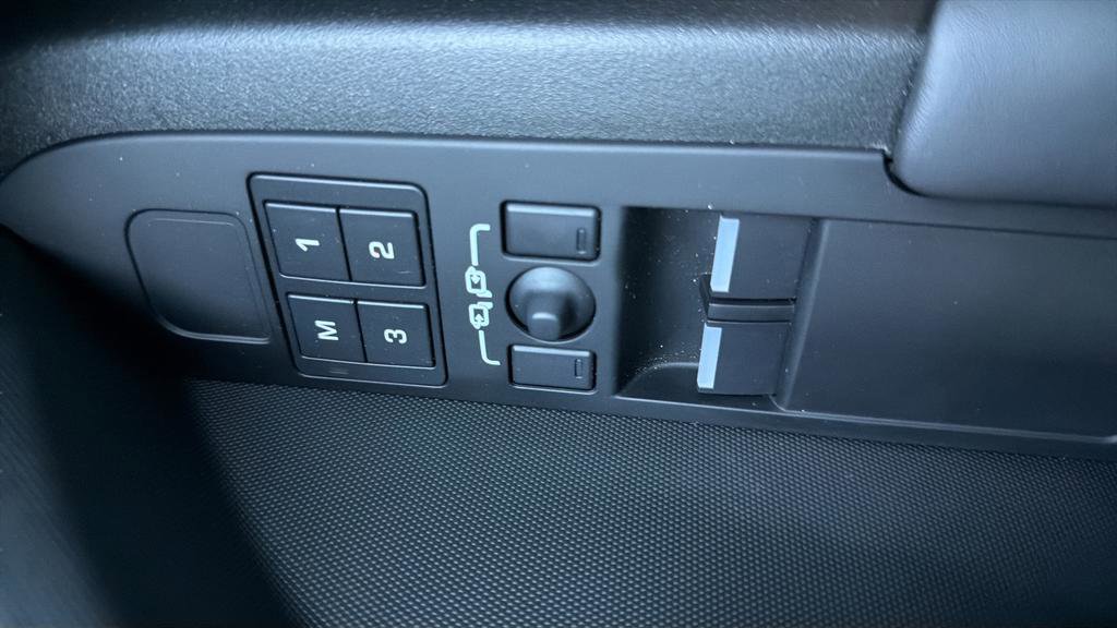 Used 2023 Land Rover Defender 90 V8 image 26