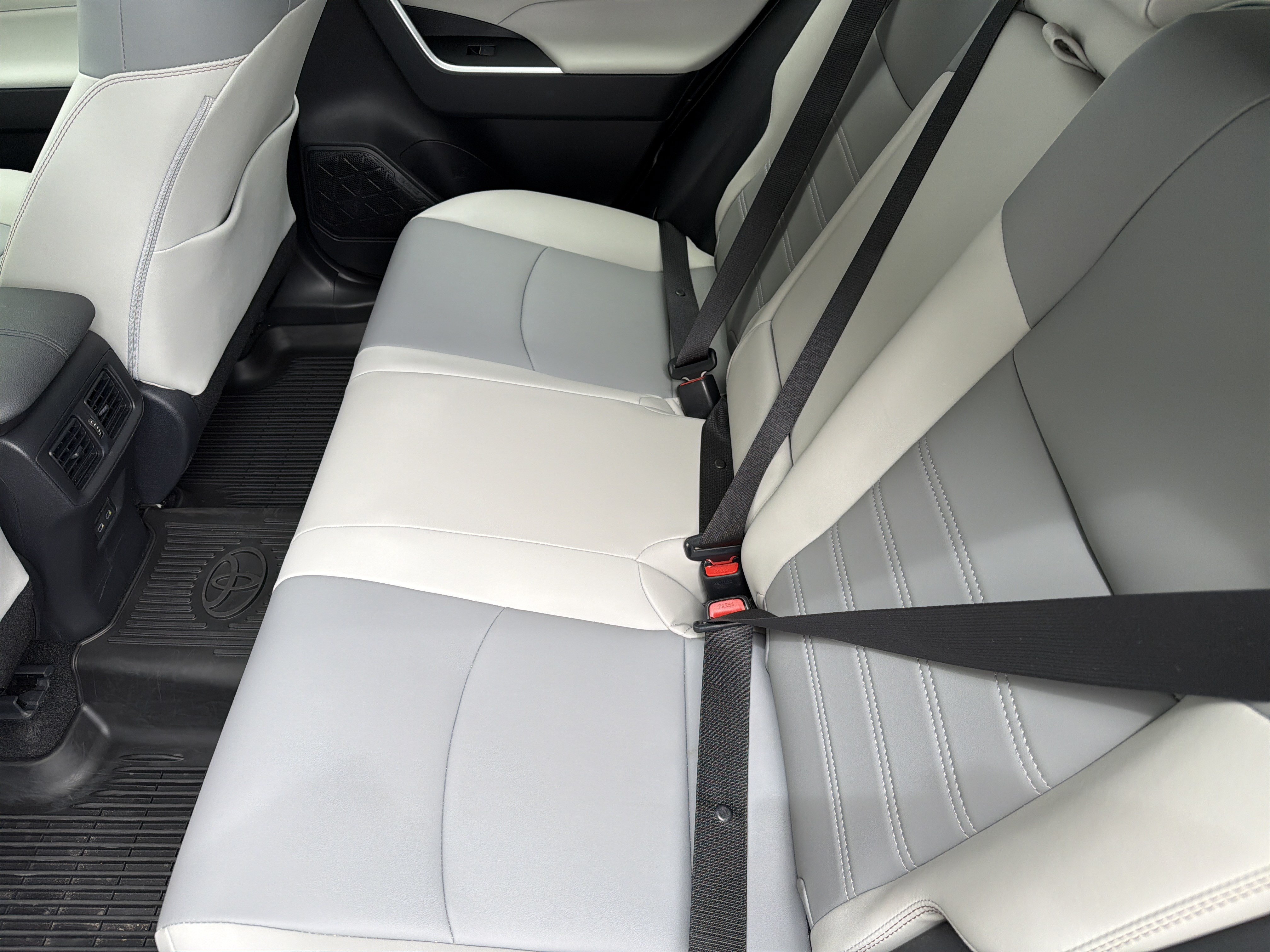 Used 2025 Toyota RAV4 XLE Premium w/ Weather Package FWD image 29