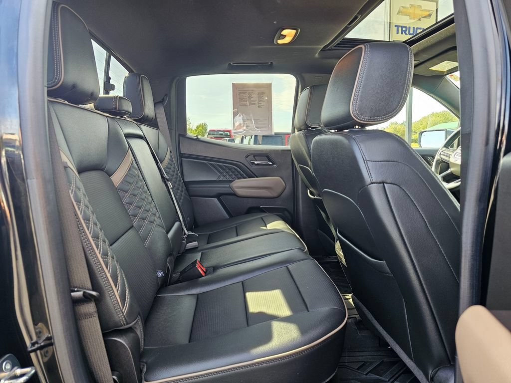 Used 2023 GMC Canyon Denali w/ Denali Black Edition AWD/4WD image 12