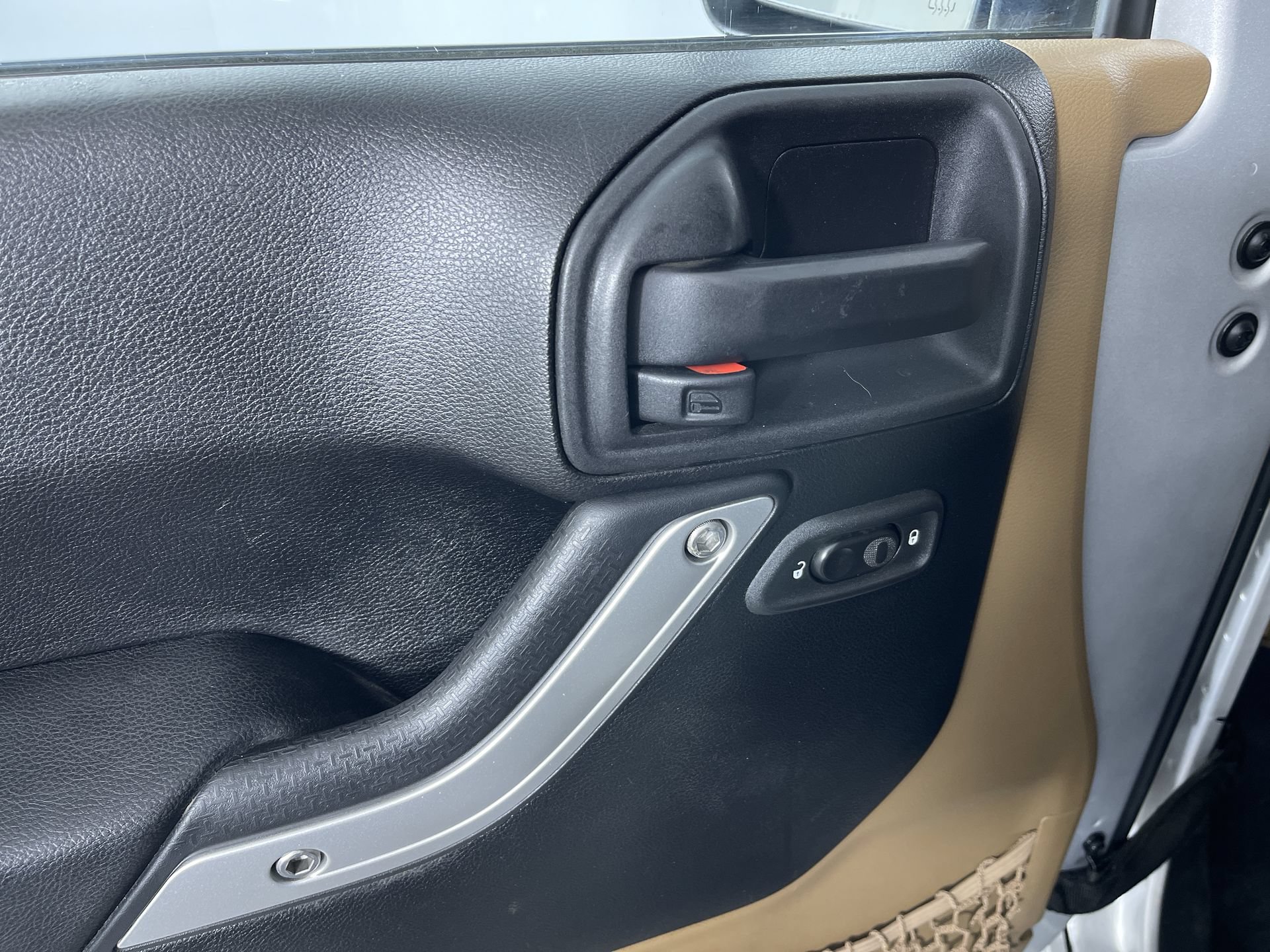 Used 2012 Jeep Wrangler Unlimited Sahara w/ Connectivity Group AWD/4WD image 14