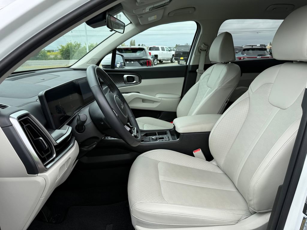 Certified 2025 Kia Sorento S FWD image 16