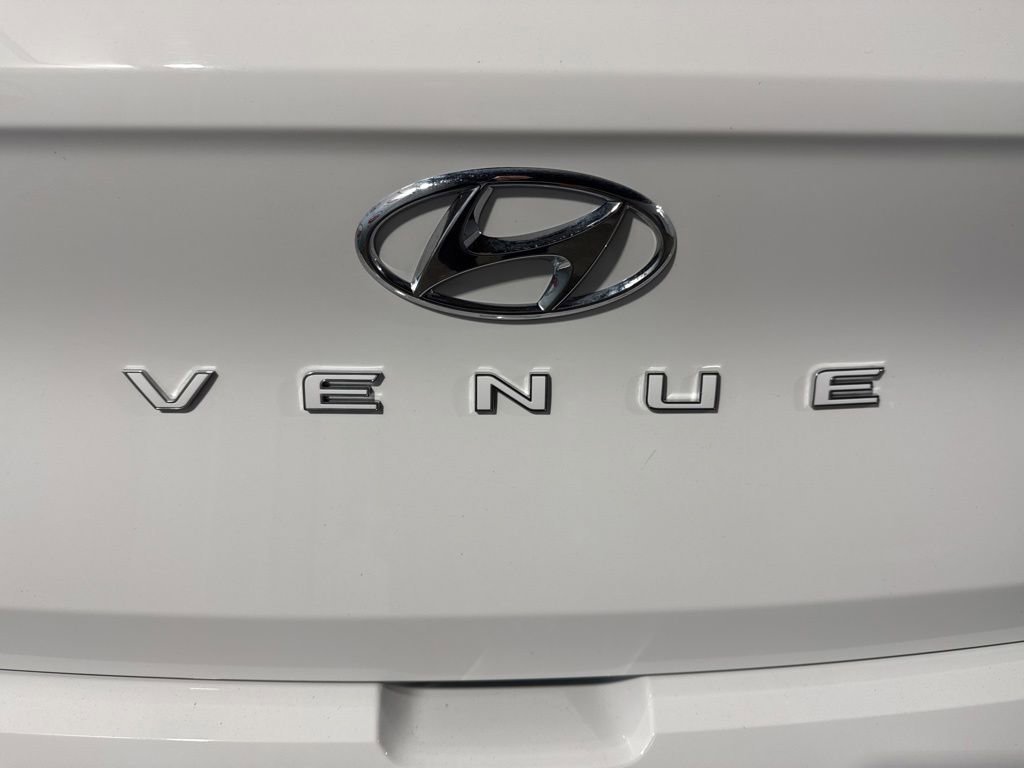 Used 2024 Hyundai Venue Limited FWD image 20