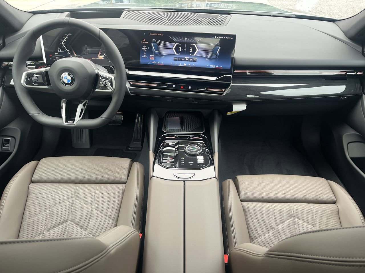 Used 2026 BMW 530i w/ M Sport Package RWD image 29