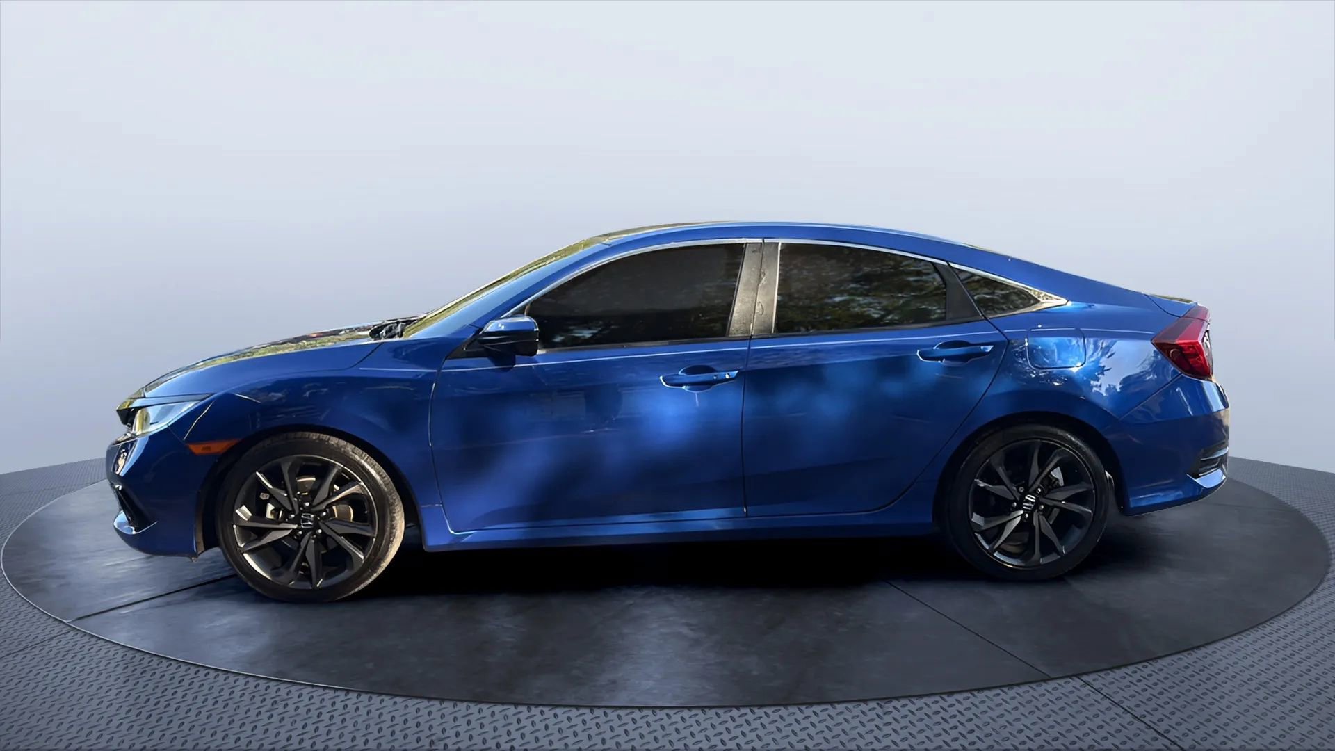 Used 2019 Honda Civic Sport image 2