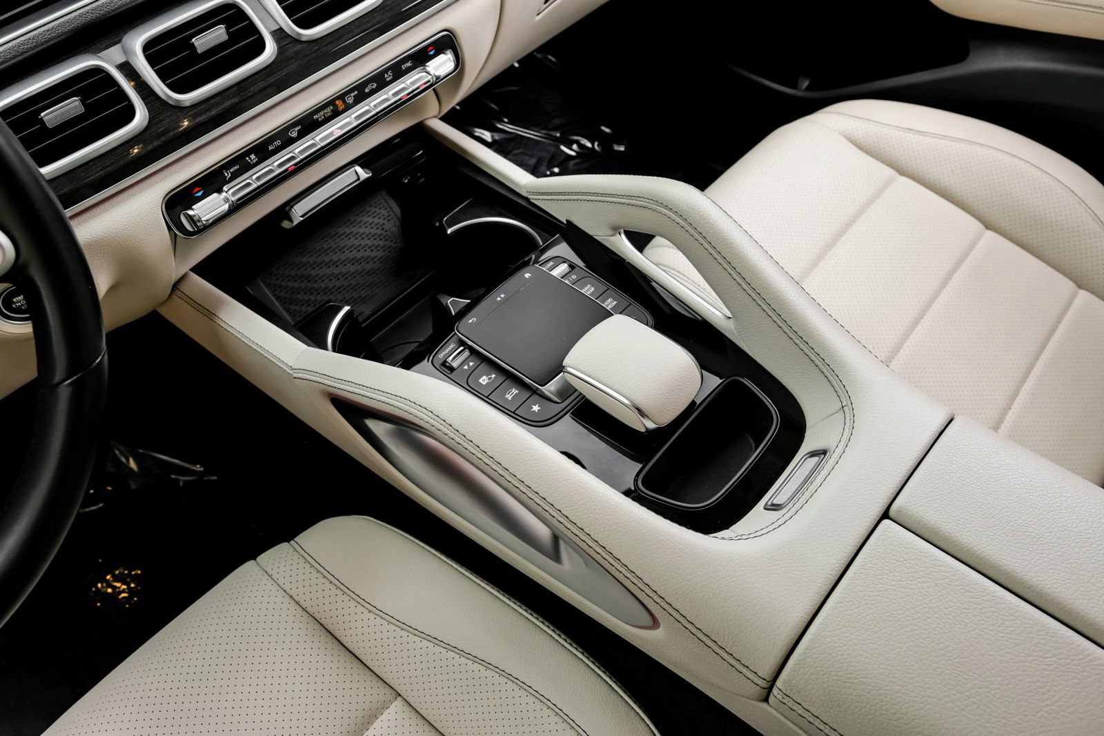Used 2021 Mercedes-Benz GLE 350 w/ Premium Package image 31