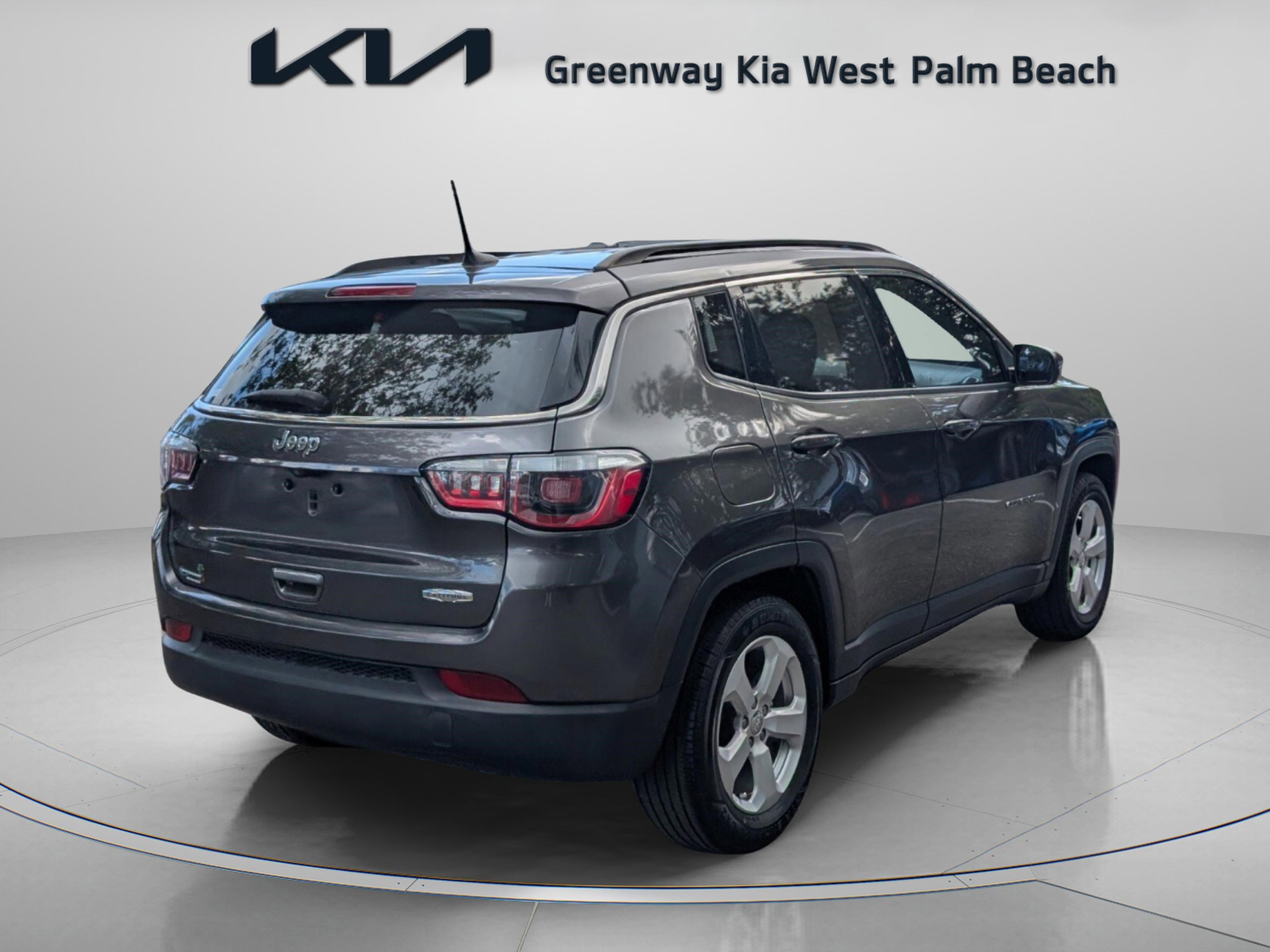 Used 2019 Jeep Compass Latitude image 15