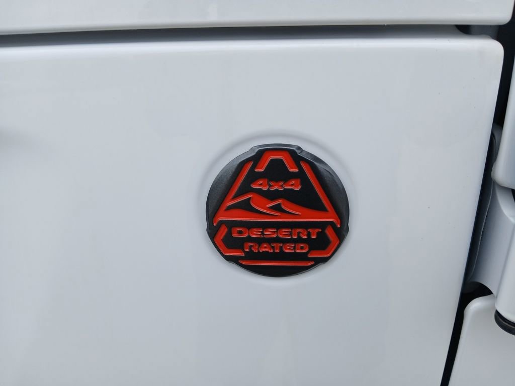 Used 2025 Jeep Gladiator Mojave w/ Convenience Group image 11