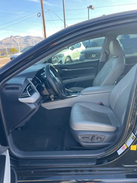 Used 2019 Toyota Camry SE w/ Carpet Mat Package image 17