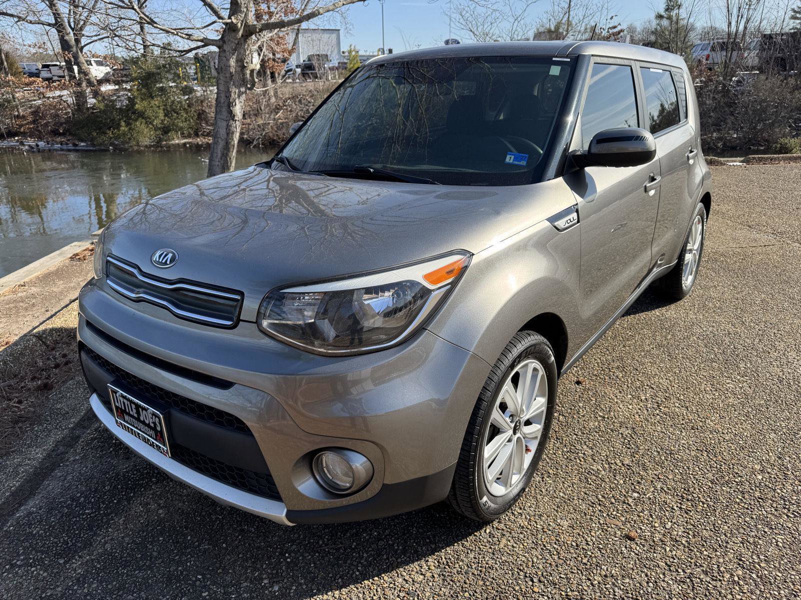 Used 2018 Kia Soul + FWD image 12