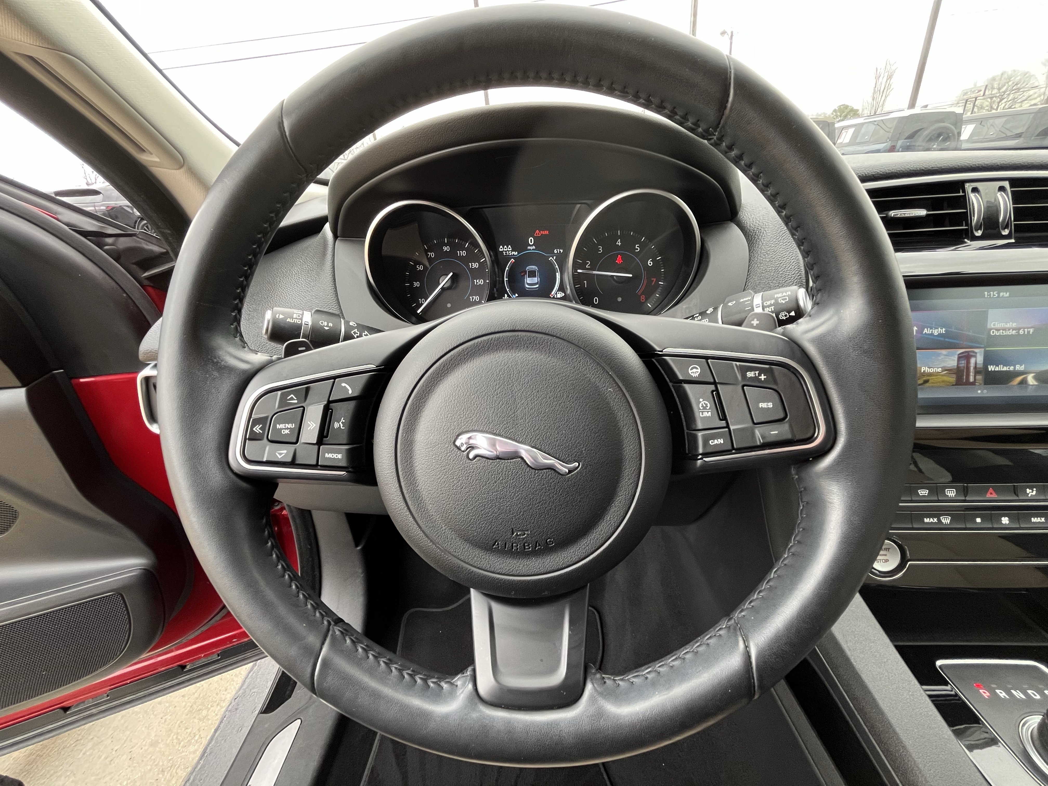 Used 2018 Jaguar F-PACE Premium image 20