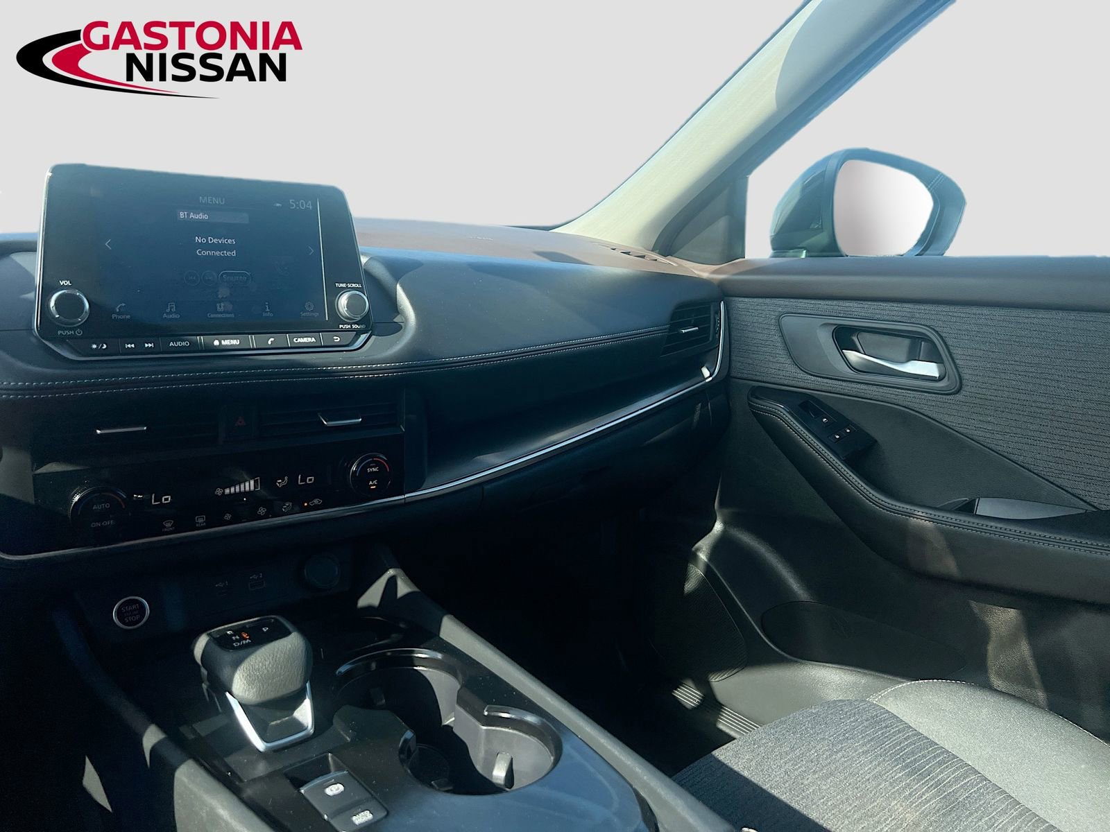 Used 2023 Nissan Rogue SV image 30