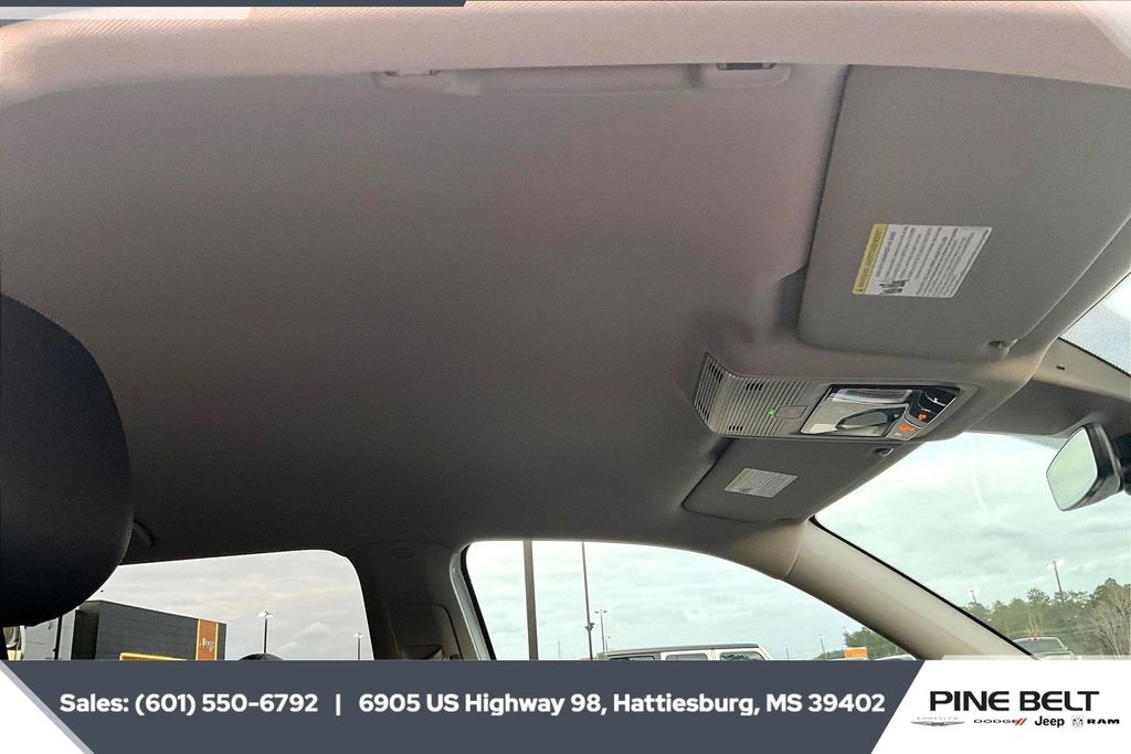 Used 2025 Volkswagen Atlas SE image 16