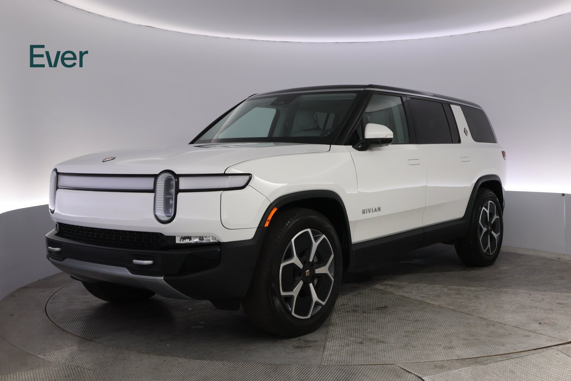 Used 2024 Rivian R1S Adventure Dual AWD/4WD image 2