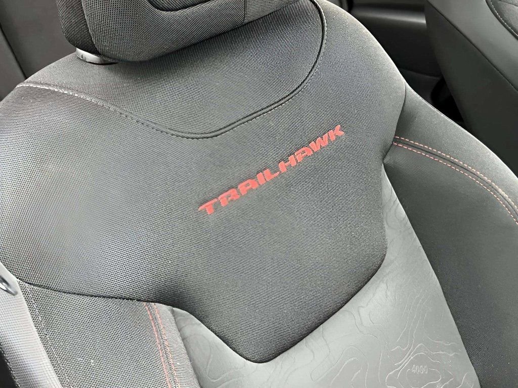Used 2019 Jeep Renegade Trailhawk w/ Cold Weather Group II image 31