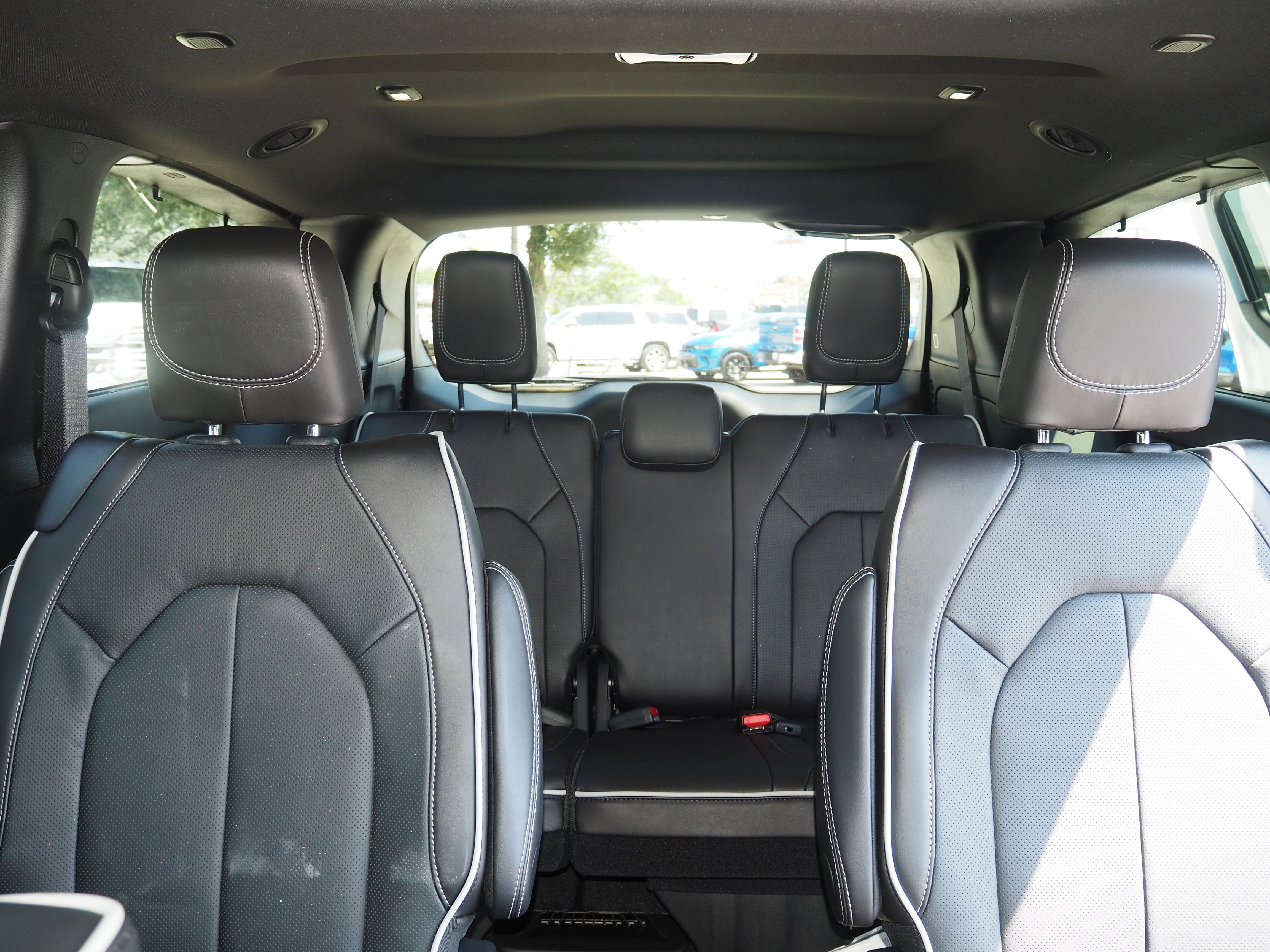 New 2026 Chrysler Pacifica Limited w/ Uconnect Theater Family Group FWD image 17