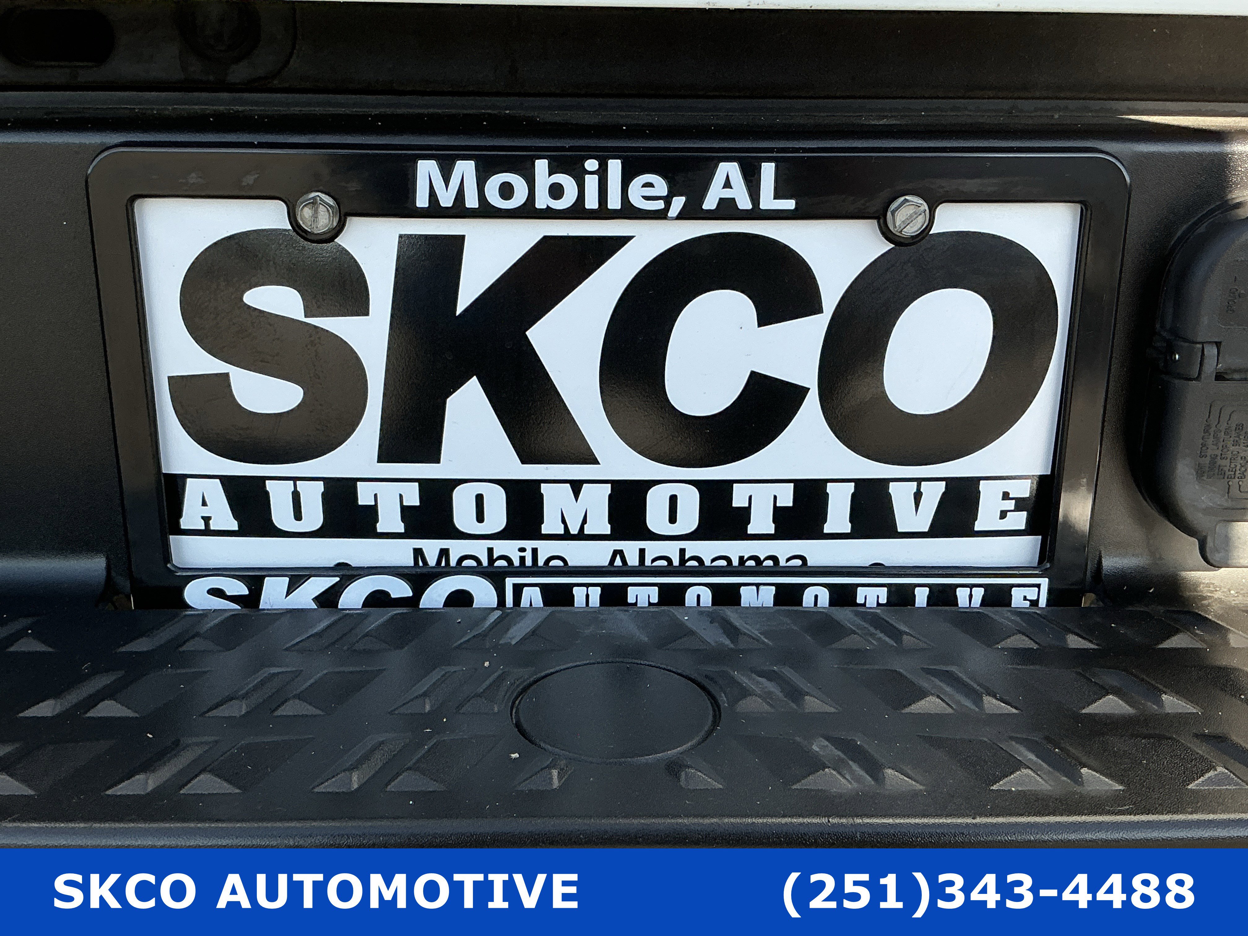 Used 2018 Nissan Titan SL w/ Midnight Edition image 29