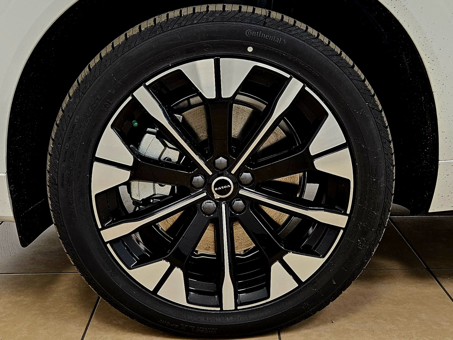 New 2026 Volvo XC60 T8 Plus w/ Protection Package Premier AWD/4WD image 47