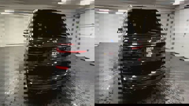 Used 2024 BMW X7 M60i image 7