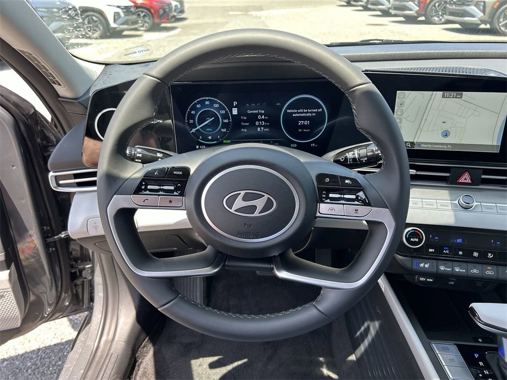 New 2025 Hyundai Elantra Limited image 28