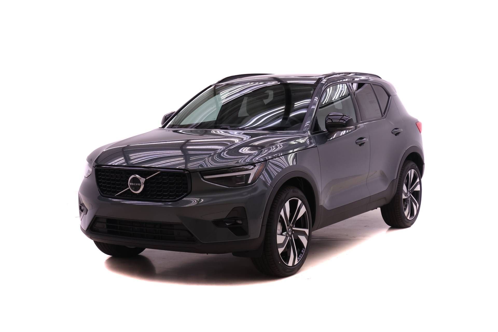 New 2026 Volvo XC40 B5 Ultra w/ Climate Package