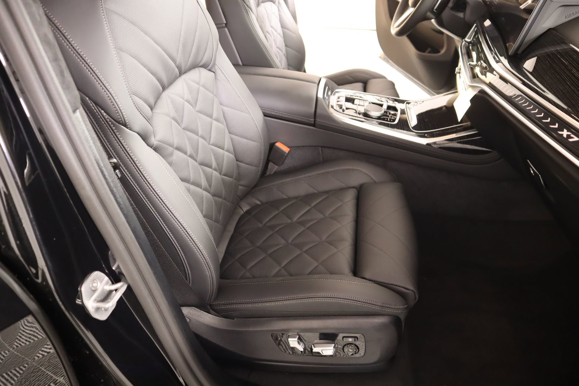 New 2026 BMW X7 xDrive40i w/ M Sport Package image 14