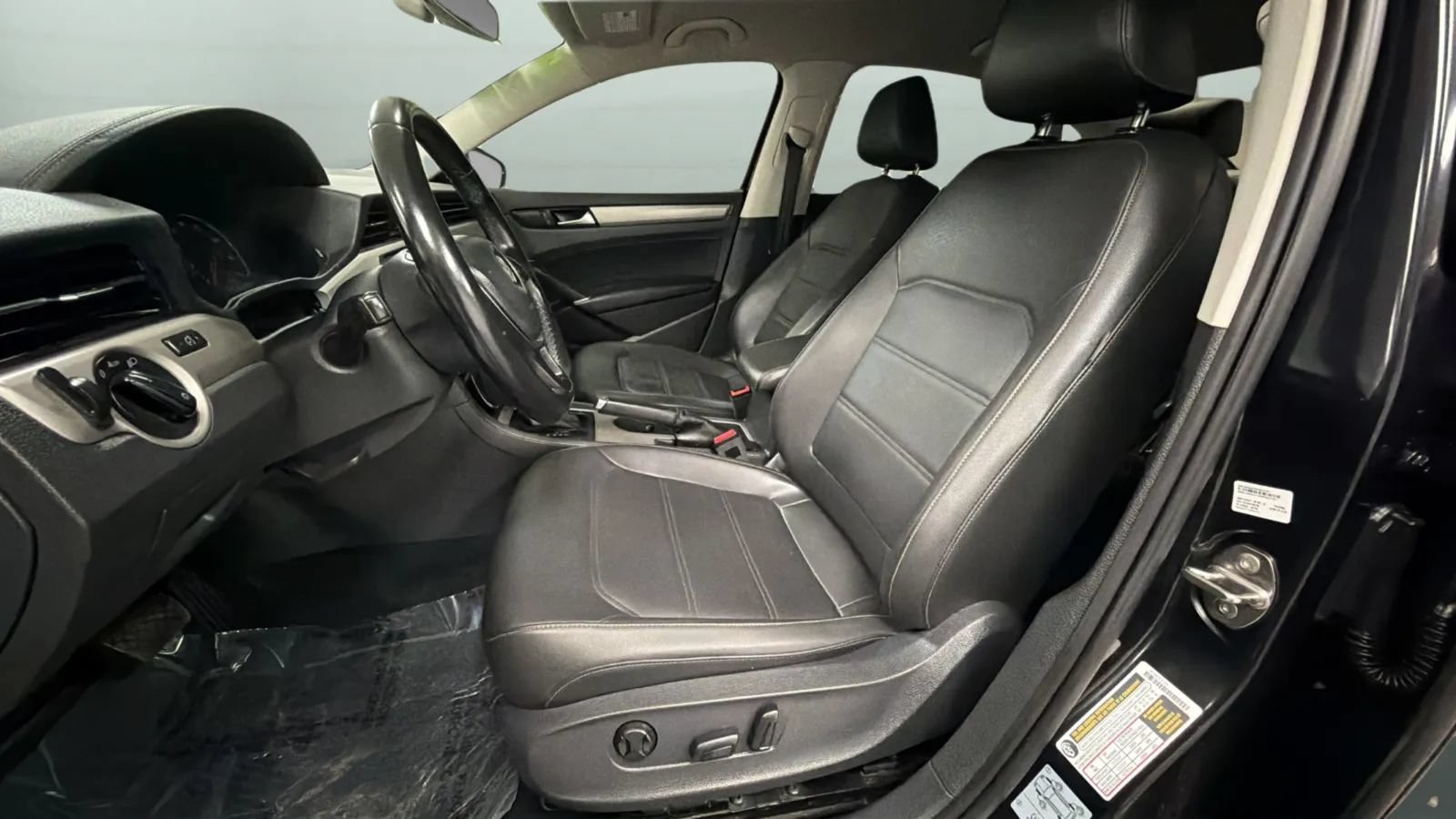 Used 2020 Volkswagen Passat 2.0T SE FWD image 19