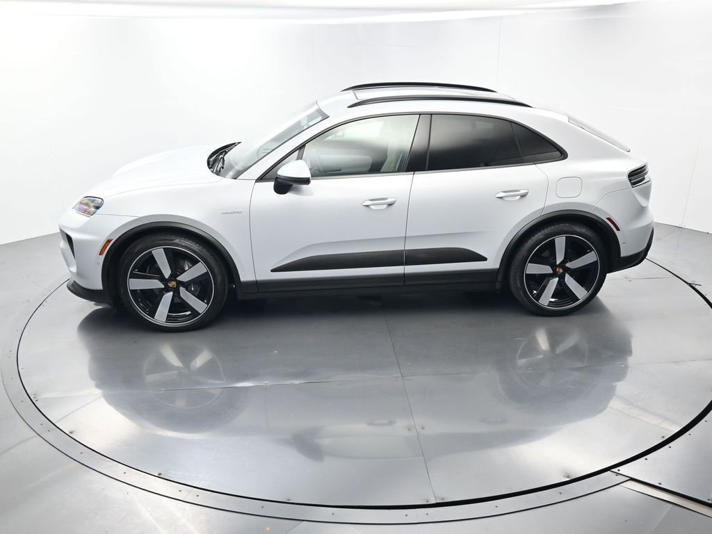 Certified 2025 Porsche Macan Electric image 35