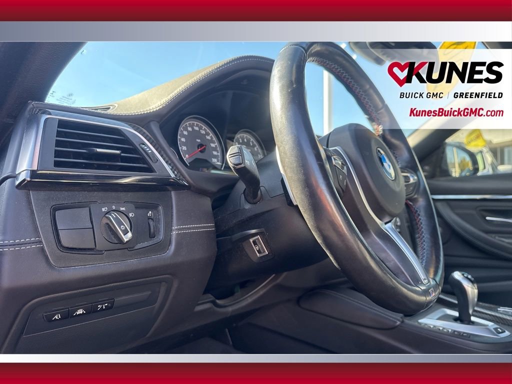 Used 2018 BMW M4 Convertible image 22